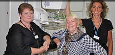 Actress Laila Morse with nurses at Charing Cross Hospital