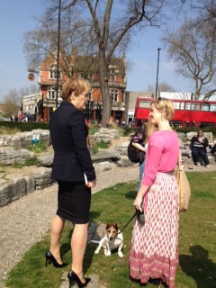 Eddie Izzard Chatting with a local at Turnham Green 