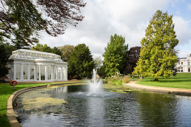 The lake at Gunnersbury Park 